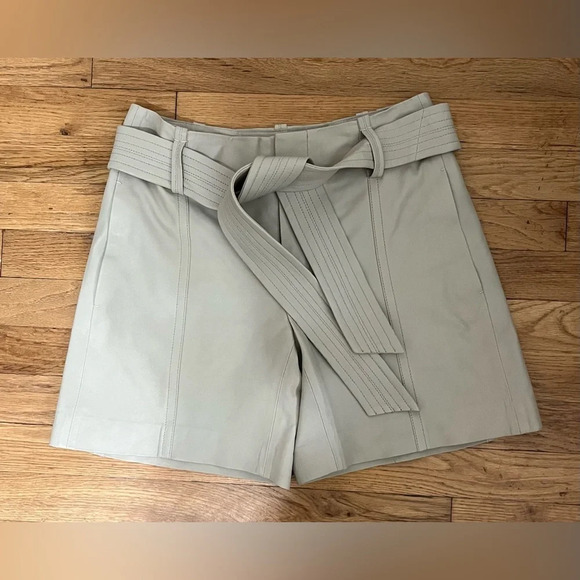 Vince Stitched Belt Leather Shorts in light dove - Picture 5 of 7